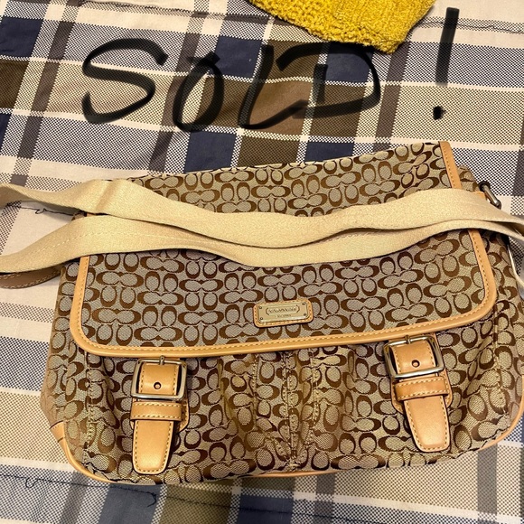 Handbag and accessories overload! - Picture 9 of 9